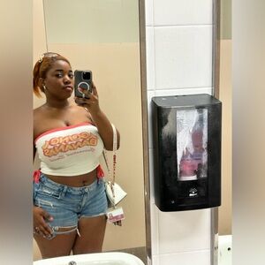 Meet your Posher, Kira